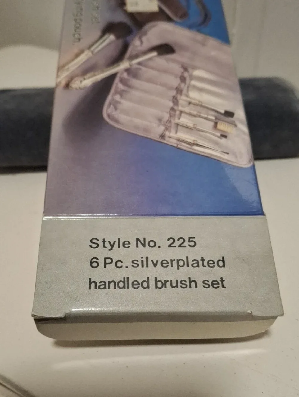 Vintage 6-Piece Women's Makeup Brush Set with Carrying Pouch - Silver and Grey